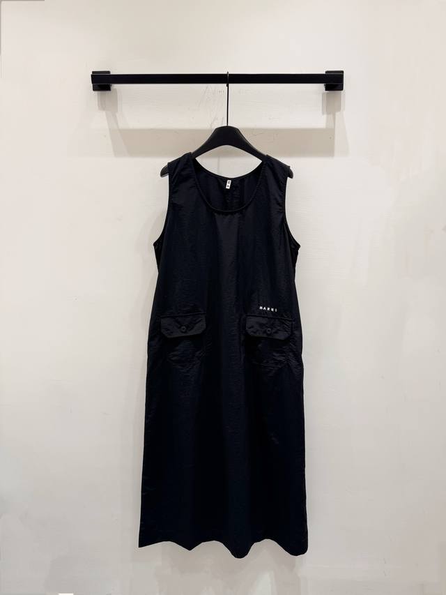 上新25Ss Marni 春夏新款水洗口袋背心连衣裙 极简主义口袋装饰字母刺绣细节质感超好 水洗棉面料轻薄透气日常休闲慵懒风必入单品 两色 Sml