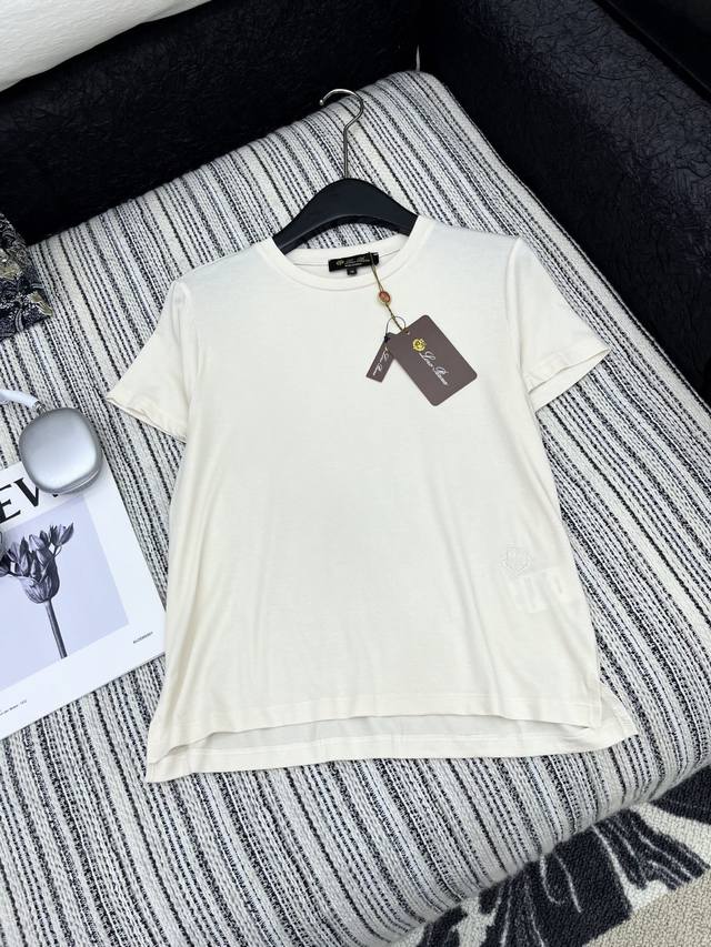 爆款现货 原单品质 小众* 25高弹力纯色短袖T恤 精致版型上身巨显瘦 定制高品质面料 简约百搭 时髦精必备单品解锁所有穿搭 认准我家品质 经典单品时髦又高级