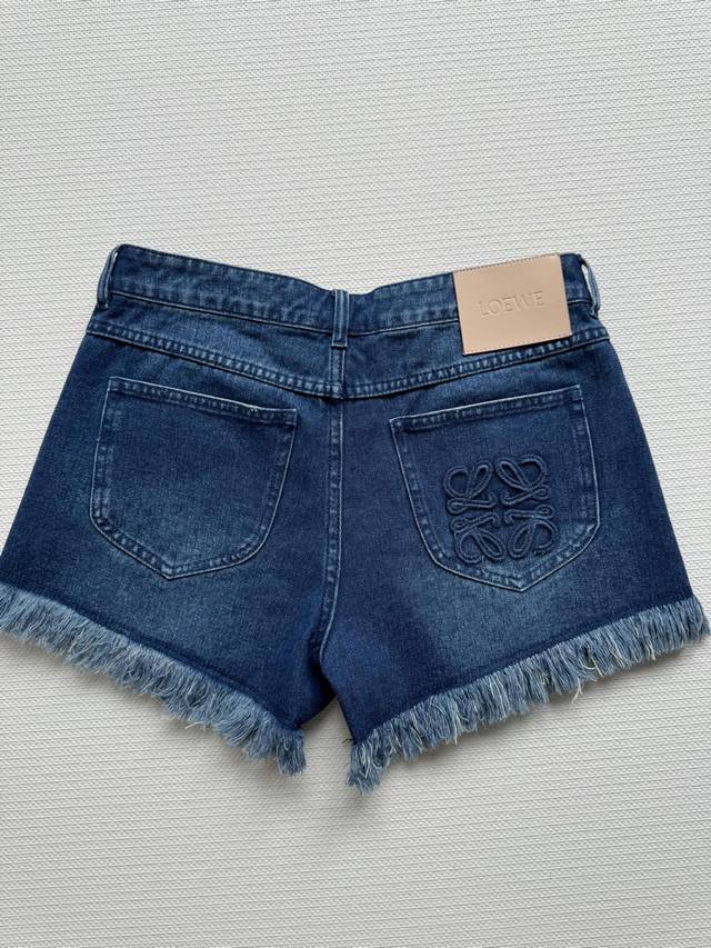 Loew* 新款 高品质牛仔短裤 .