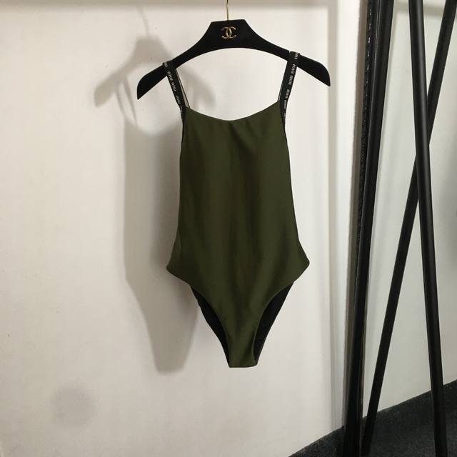 款号20253072 Miumi*新款 Logo字母织带交叉露背吊带连体泳衣 绿色 S-Xl
