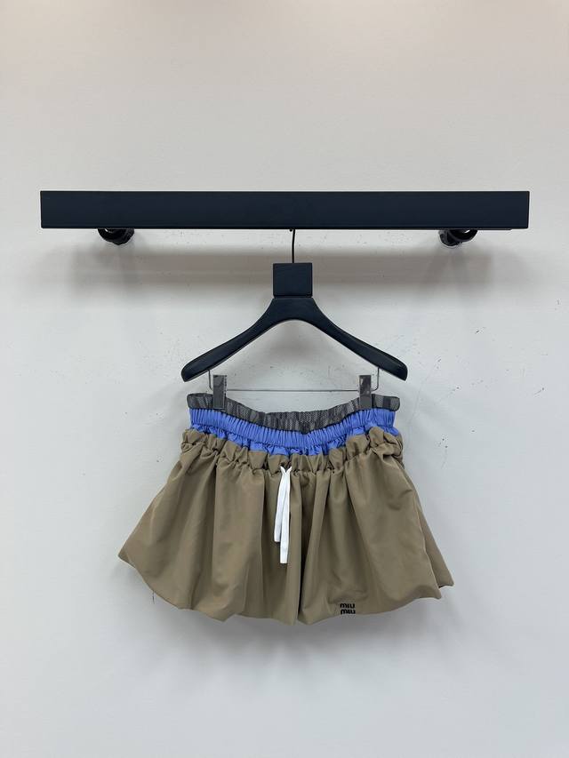 Miumi*25春夏新款Miu系少女系穿搭 知识分子风花苞蓬蓬短款半裙 定制进口斜纹纯棉面料挺阔有型 双层工艺设计 抽绳松紧腰版型上身绝绝子 复古风甜妹穿搭 刺
