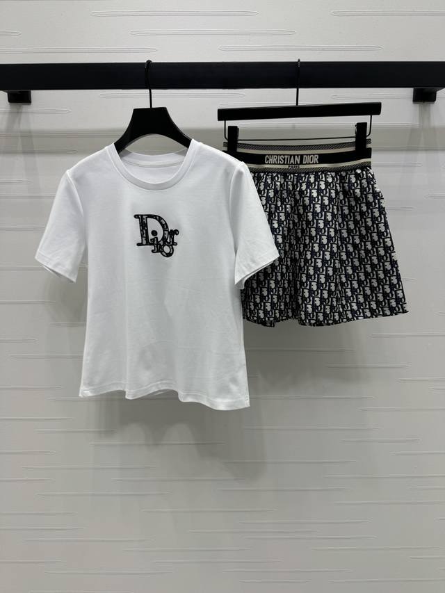 上新原单高端品质 Dio* 2025春夏新款系列 刺绣上衣提花短裤套装 定制斜纹全棉提花材质 常规短袖上衣 弹力舒适 透气好穿 凸显品牌格调 面料柔软带有弹力