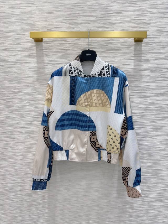 Fend* 2025Ss新款外套 定位 提花印花 面料丝滑光洁 经典又有型 各种都能完美驾驭 高级成衣做法 细节美到爆 精美又日常 轻松驾驭 质感棒棒哒 减龄