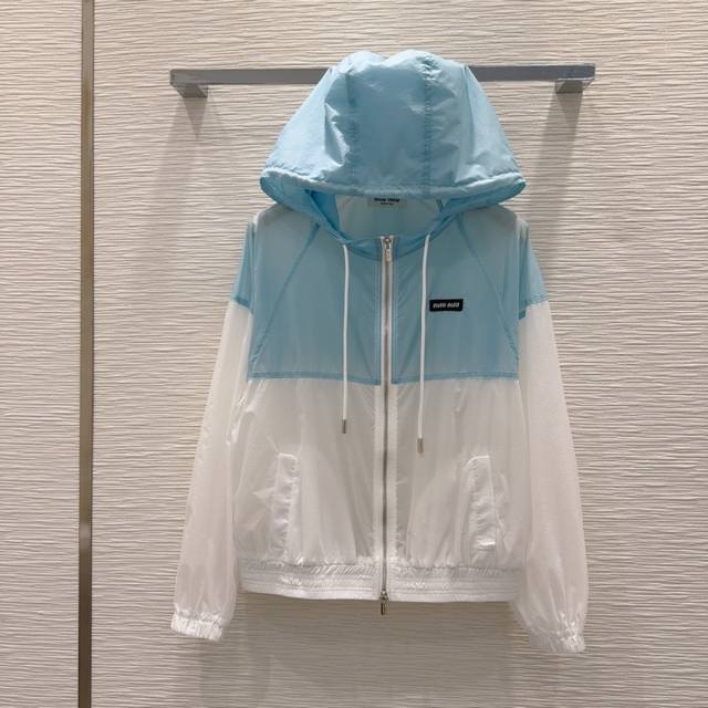 Miu Mi*2025Ss新款防晒衣 特殊材质有肌理感 每个小细节都非常注重 恰到好处的高级感 立体剪裁 让成衣上身更为精致洋气 实物太赞啦 Sml S后中长5