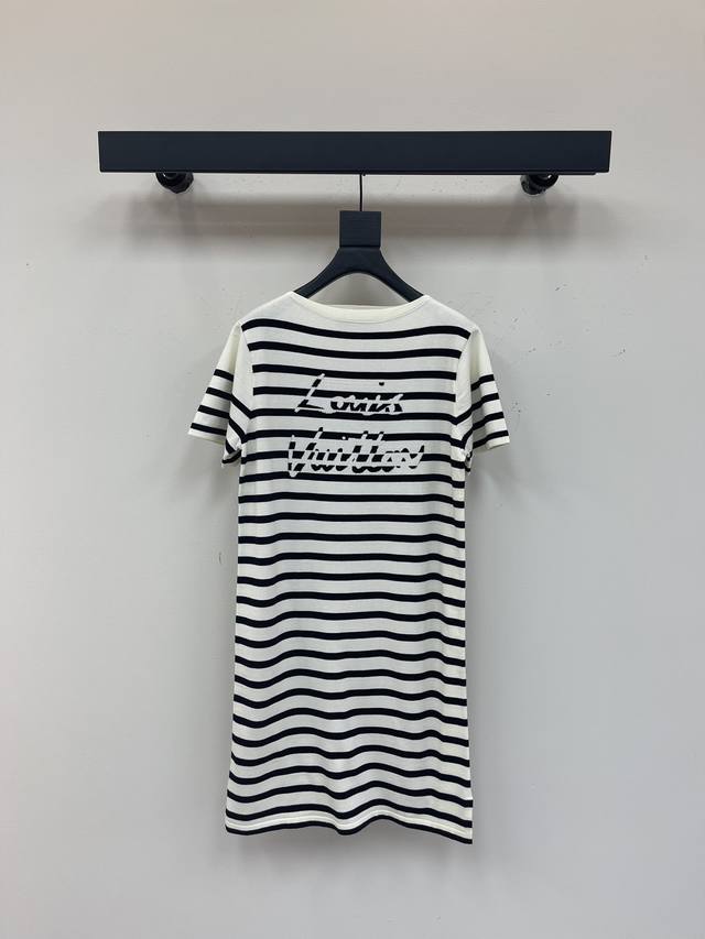 Louis Vuitto*25新品一字领短袖针织裙连衣裙 精致常规版型上身巨显瘦 定制提花工艺 低调奢华 时髦精必备单品解锁所有穿搭 认准我家品质 经典单品时髦