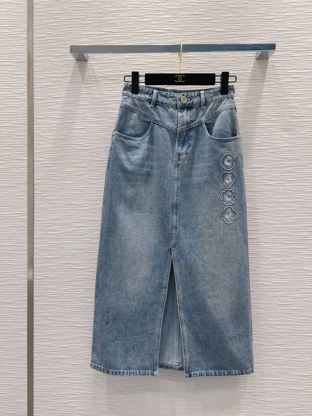 Chane* 2025Ss季新品 怀旧感系列 做旧效果素颜牛仔 高颜值 全系列出品 百搭无烦恼 就是很干净的感觉 人手必备 真的很赞 手感很舒服的洗水牛仔棉 做
