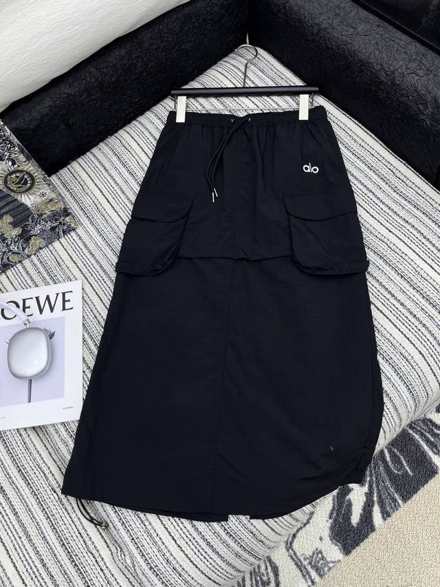 爆款现货 原单品质 Alo 25新品重工弹力收腰工装式双口袋半裙 精致视觉效果 上身巨好看 定制最新元素 1:1定制 低调奢华 时髦精必备单品解锁所有穿搭 认准