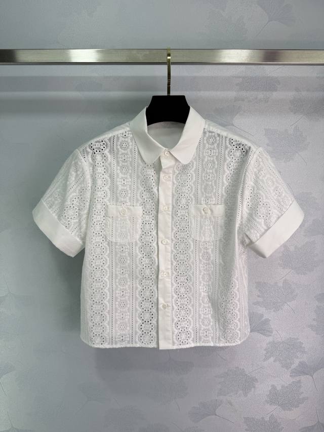 Celin* 25Ss春夏新款 复古提花镂空短袖衬衫丨独家高版出品 斜纹全棉材质 质感十足 呈现出定位刺绣镂空花纹凯旋门图腾徽标 更显眼高级点亮细节 低调彰显品