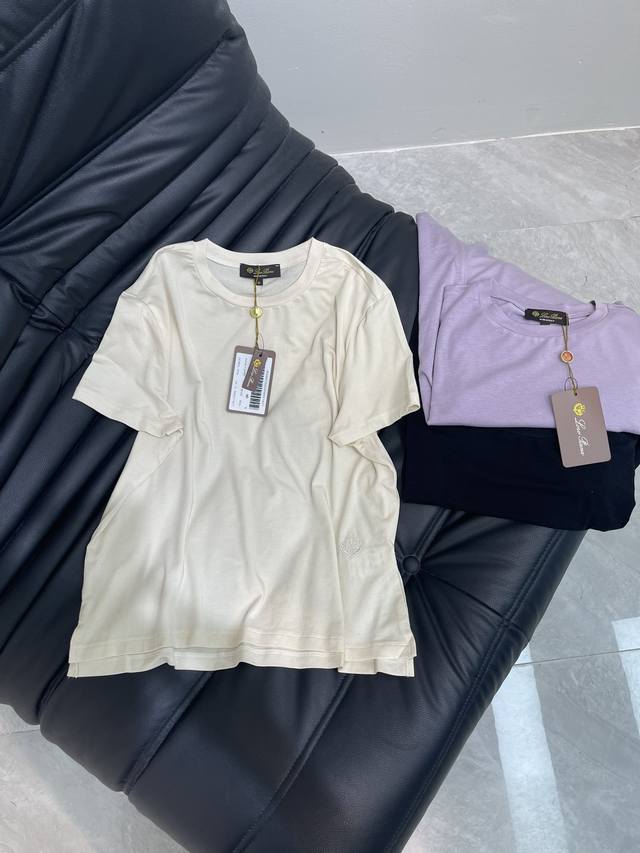 Loro*piana2025S春夏新品 独家定制丝光棉面料 明星最爱时装味休闲简单大方 刺绣织带设计 工艺设计,干净利落剪裁 都市风十足 可供独家顶级定制面料