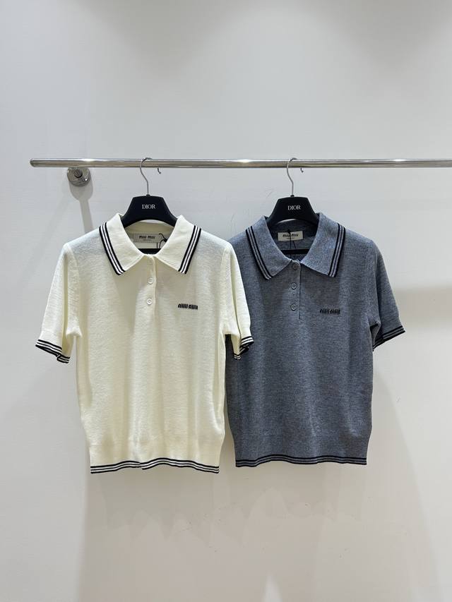 新款来袭 Miumiu撞色翻领短袖上衣 简约时尚 撞色设计亮眼 翻领干练 短袖清凉 夏日必备新款