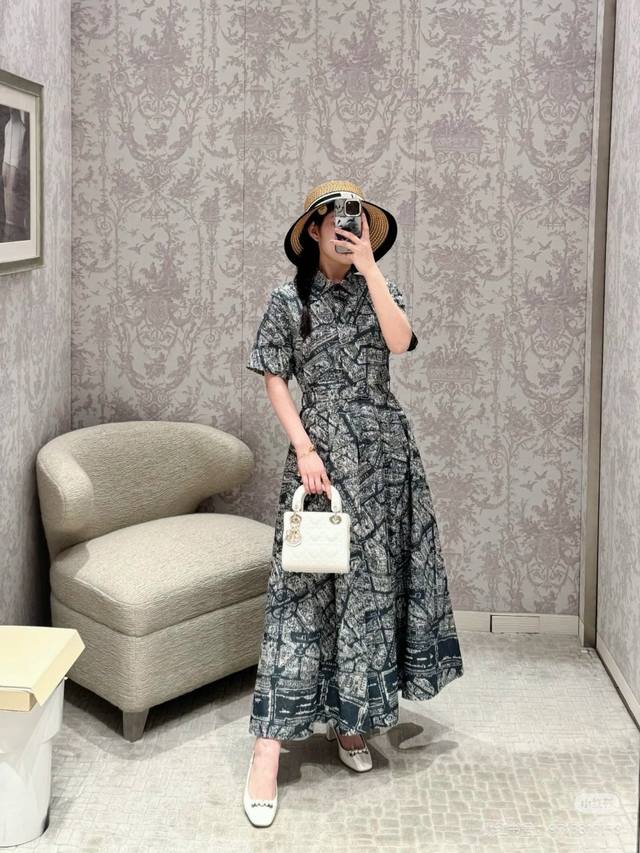 原版Dd......2025春夏新款时尚印花腰带连衣裙 定制Yb进口斜纹全棉材质 质感舒适 透气好穿 通体满印最新巴黎地图印花图案 标志性字母徽标点缀门襟侧 彰