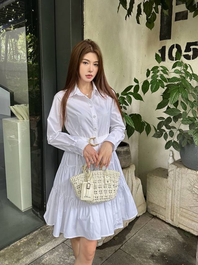 原版Ll.....2025新款时尚翻领腰带连衣裙 定制Yb进口斜纹全棉材质 光泽透气舒适 通体素色利用裁剪和细节提升精致度 半开襟纽扣调节设计 配合中长度层叠裙