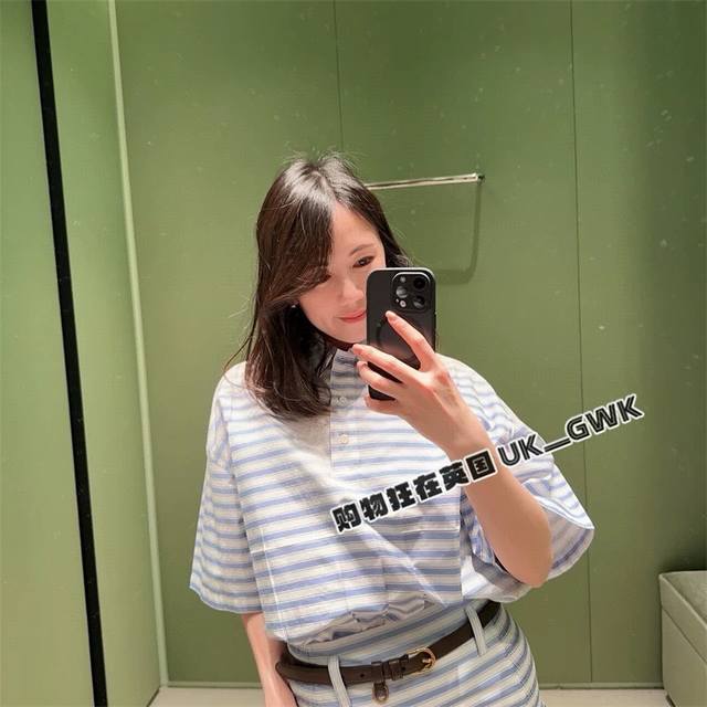 原版pp......2025夏季新款时尚横条做旧设计短袖衬衫Tee 渐变颜色非常好看 后背三角标志 下摆抽绳设计宽松半裙 超级夏天的配色 原版1色 码数Sml
