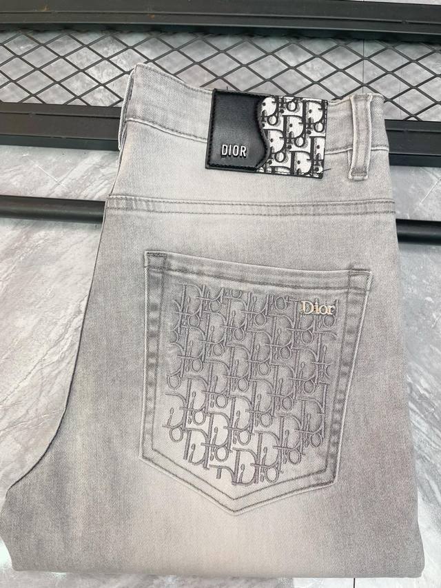 经典大牌Dior牛仔裤长裤 男装品牌服饰简约大气潮流时尚款修身小脚牛仔裤 夏薄款微弹力舒适透气纯棉面料 百搭耐看款永不过时 码数28 38 齐全