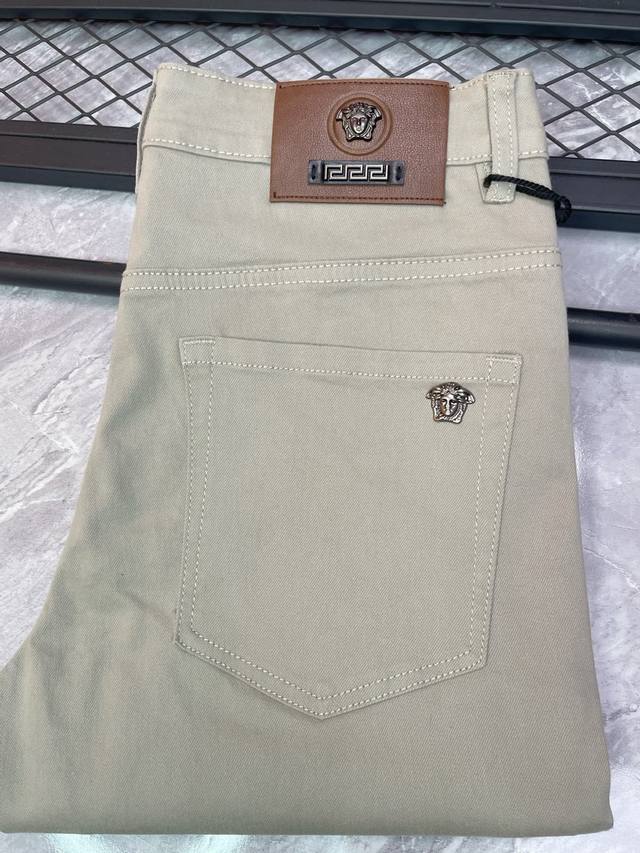 经典大牌范思哲牛仔裤长裤 男装品牌服饰简约大气潮流时尚款修身小脚牛仔裤 夏薄款微弹力舒适透气纯棉面料 百搭耐看款永不过时 码数28 38 齐全