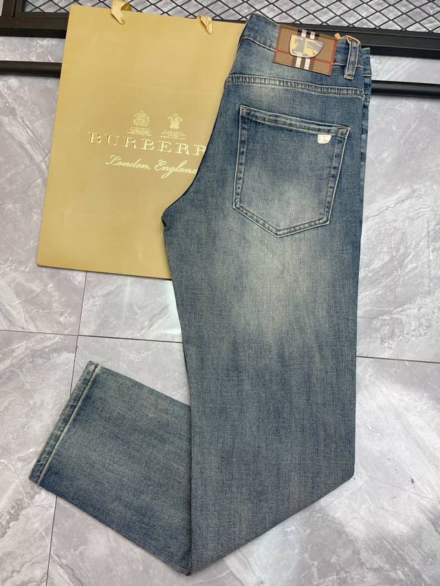 经典大牌巴宝莉牛仔裤长裤 男装品牌服饰简约大气潮流时尚款修身小脚牛仔裤 夏薄款微弹力舒适透气纯棉面料 百搭耐看款永不过时 码数28 38 齐全
