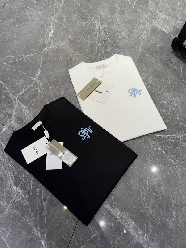 cd 25Ss夏季新款T恤 字母3D绣花立体设计.减龄耐看 超舒适透气面料.采用 莫代尔长绒棉面料.吸汗性和透气性都很好 手感丝滑质感都是完美 经典修身版型 上