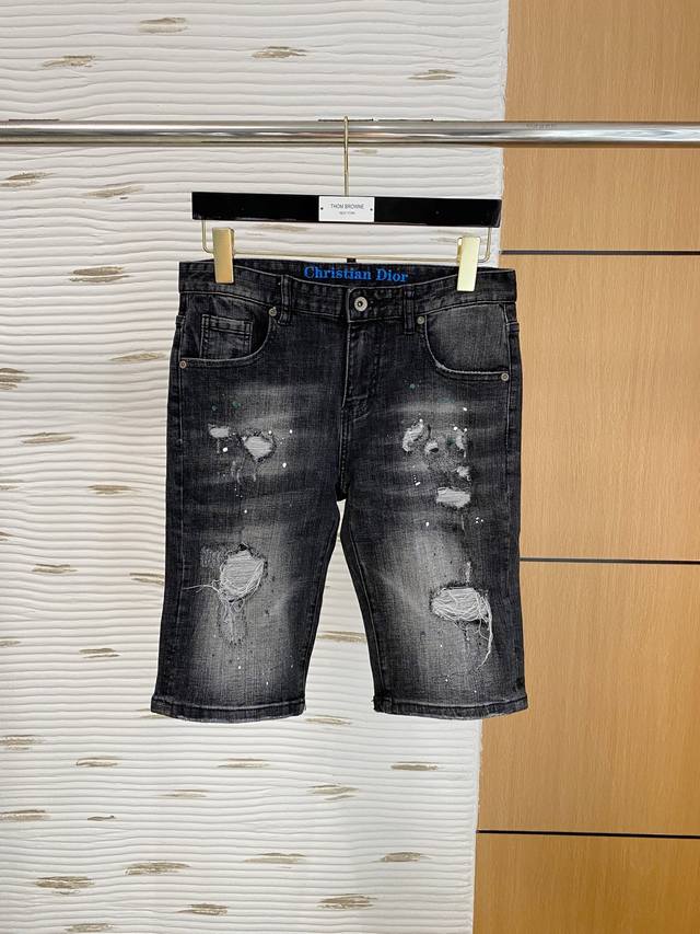 迪奥 新品 高端独家发售 25Ss四季款超燃炸街系列之最牛仔短裤 独家隆重推出 原版定制高端品质面料 定制五金版型修身剪裁 面料带弹力 微弹上身舒适度超高 必爆