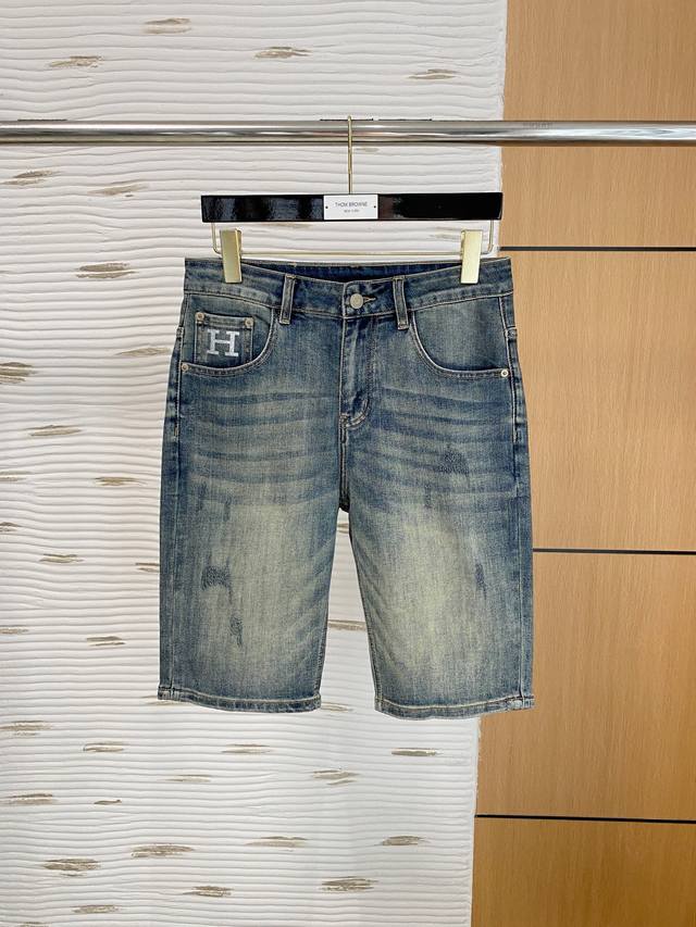 爱马仕 新品 高端独家发售 25Ss四季款超燃炸街系列之最牛仔短裤 独家隆重推出 原版定制高端品质面料 定制五金版型修身剪裁 面料带弹力 微弹上身舒适度超高 必
