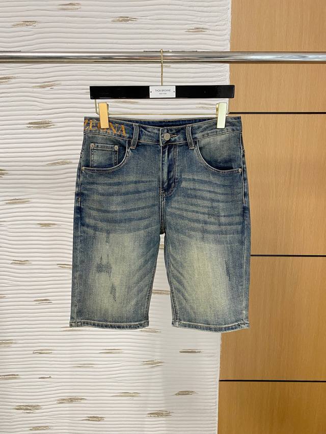 杰尼亚 新品 高端独家发售 25Ss四季款超燃炸街系列之最牛仔短裤 独家隆重推出 原版定制高端品质面料 定制五金版型修身剪裁 面料带弹力 微弹上身舒适度超高 必