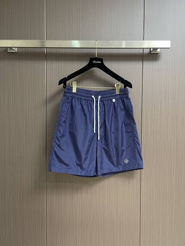 lp Loro piana 2025Ss春夏新款男士休闲短裤 贴心的设计将简约的沙滩短裤变成遥远优雅的故事 中腰正面侧袋 后袋配有翻盖和魔术贴饰带 松紧腰头 配