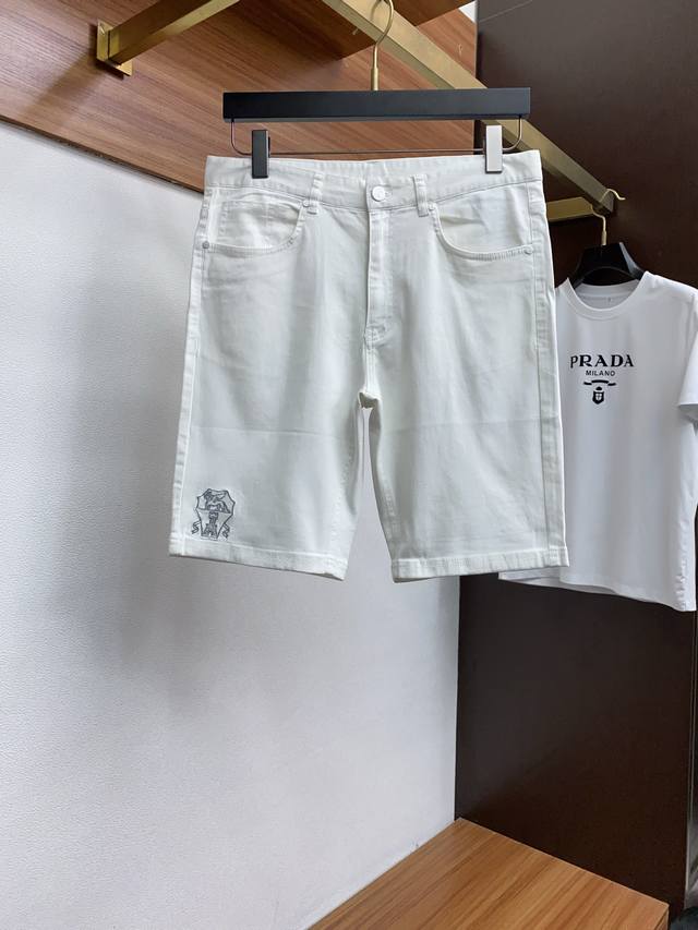 Bc 新品夏季短裤爆款专柜热卖天丝长绒棉订制面料版型巨好 超有型 简洁舒适 细节满满点赞 原版奢华辅料+三角标+高端钮扣 手感温和 触感细腻 厚度也为春夏薄款设
