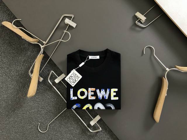 Low*合身版型Xs-L 最新最顶级涂鸦原单短袖 最顶级的品质专柜原单 顶级制作工艺进口面料 专柜款独特设计 采用进口高端订制进口丝线手感一流 官网在售 170