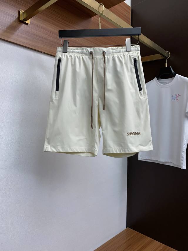 杰尼亚 2025春夏季新款 最新休闲纯棉短裤 原版裤型上身休闲百搭 随性慵懒范 高级定制进口纯棉面料 订制工艺 舒适感爆棚 高端大气 夏天的味道有没有 首选 m