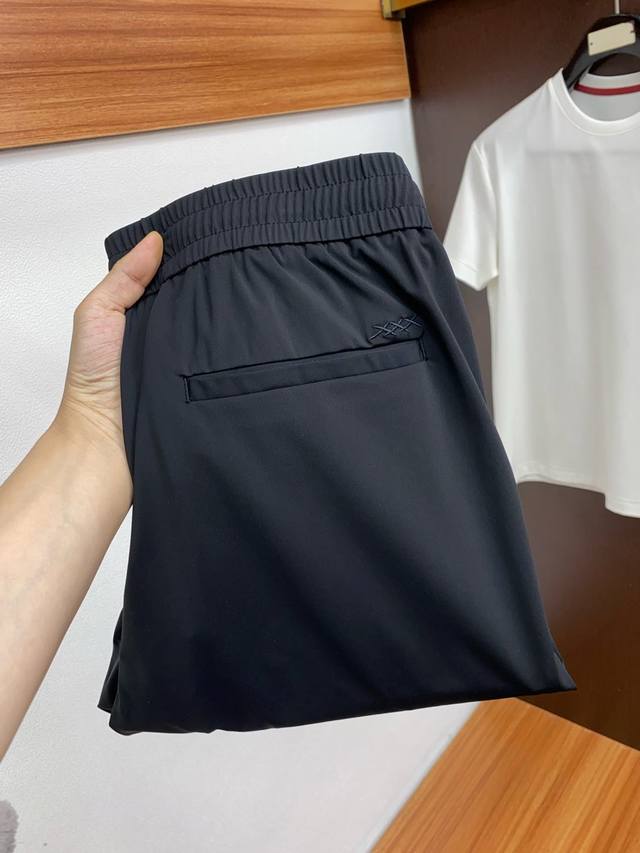杰尼亚 Ss秋冬新品 官网同步有售 男士商务休闲裤 采用客供弹力面料 用料柔软舒适 非常舒适保暖 设计独特 时尚又休闲 上身效果超级棒码数 M-3Xl