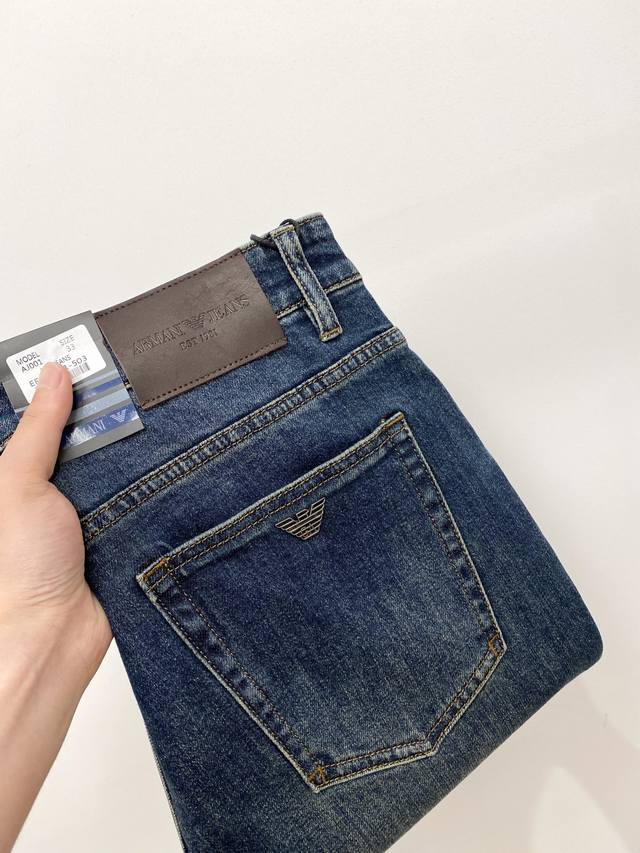 阿玛尼 2025最新品 专柜同步有售 原单狠货 水洗休闲牛仔裤 进口原版水洗弹力面料 舒适有弹性 原版五金辅料装饰Logo 版型超正 档次极高 专柜品质 上身时