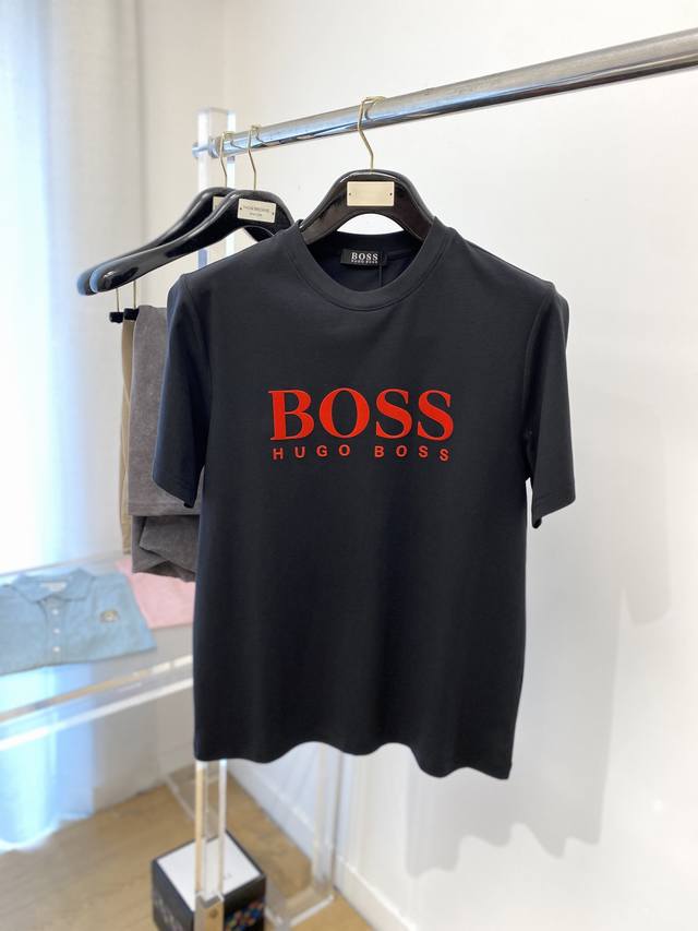 boss 2025最新款短袖T恤 帅气时尚 胸前顶级印胶字母Logo 简约百搭款 面料棉 不仅挺括 保持潮流的廓形 又穿着舒适 纱织更细腻 码数M-3Xl
