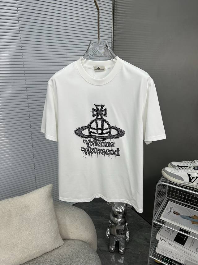Vw西太后 2025Ss春夏最新款短袖T恤出货啦 2025新款T恤 高版本专用面料 高克重 260G 纯棉面料 上身舒适不失挺阔 针脚刺绣工艺 数字印花 植绒工