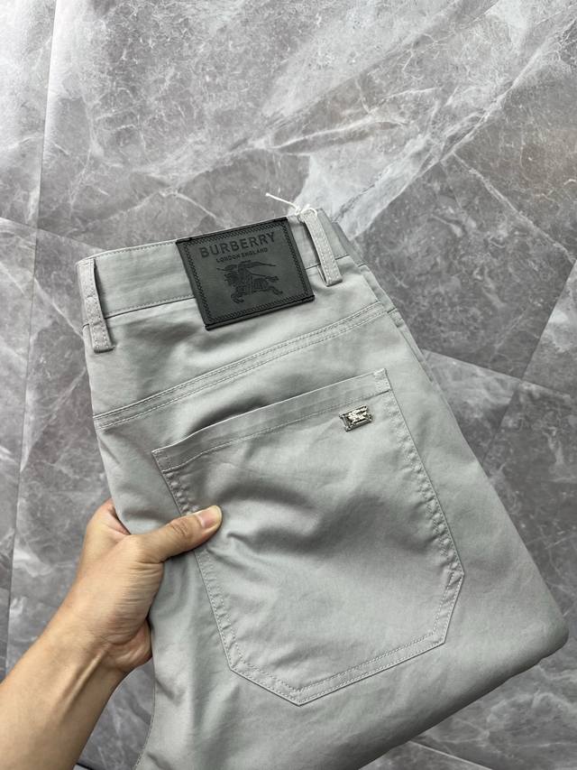 Burberry巴宝莉 休闲裤 西裤2025Ss春夏新款 高级定制裤子专用面料 定制原版五金 重工工艺打造 车工走线精细 定制面料 柔软舒适 质感显著 辅料精美