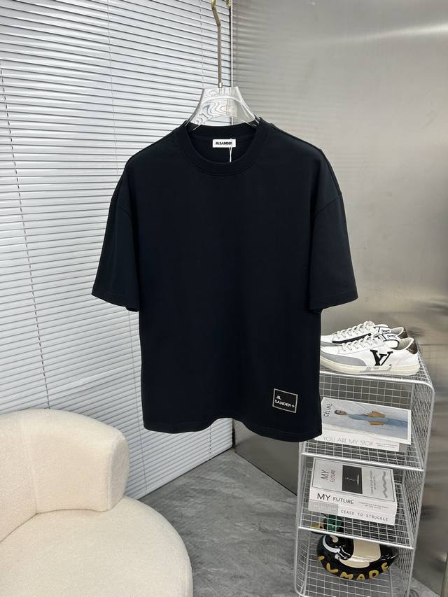 Arcteryx始祖鸟 2025春夏新款高克重重磅圆领短袖出货啦 春夏出门必备款 定制高克重纯棉面料 搭配当下流行重工工艺 做工走线精细 面料上身舒适 三标齐全