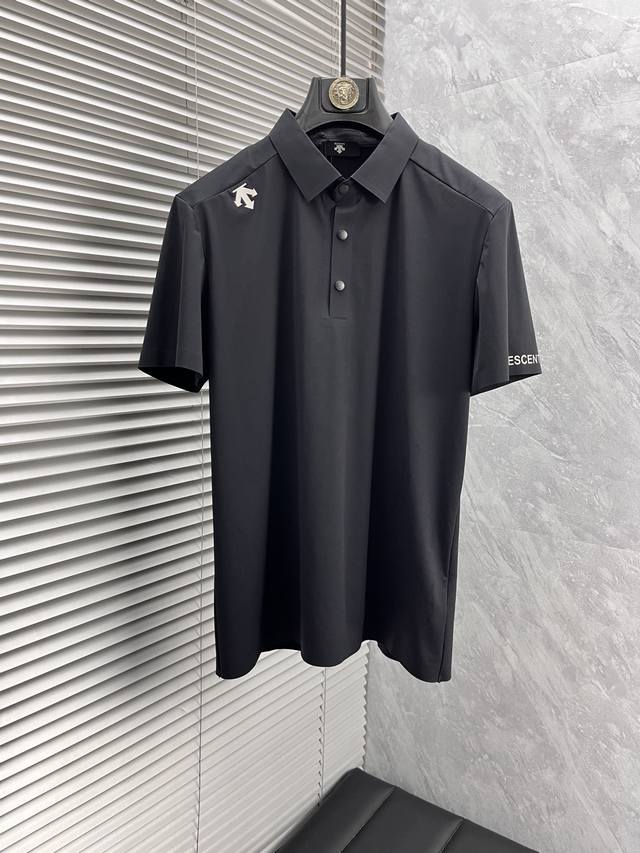 Ds 2025夏季最新品 专柜同步有售 原单狠货 时尚休闲翻领短袖T恤 上身舒适 吸睛而有亮点 采用进口原版面料 顶级工艺图案Logo 简单而不失时尚 上身时尚