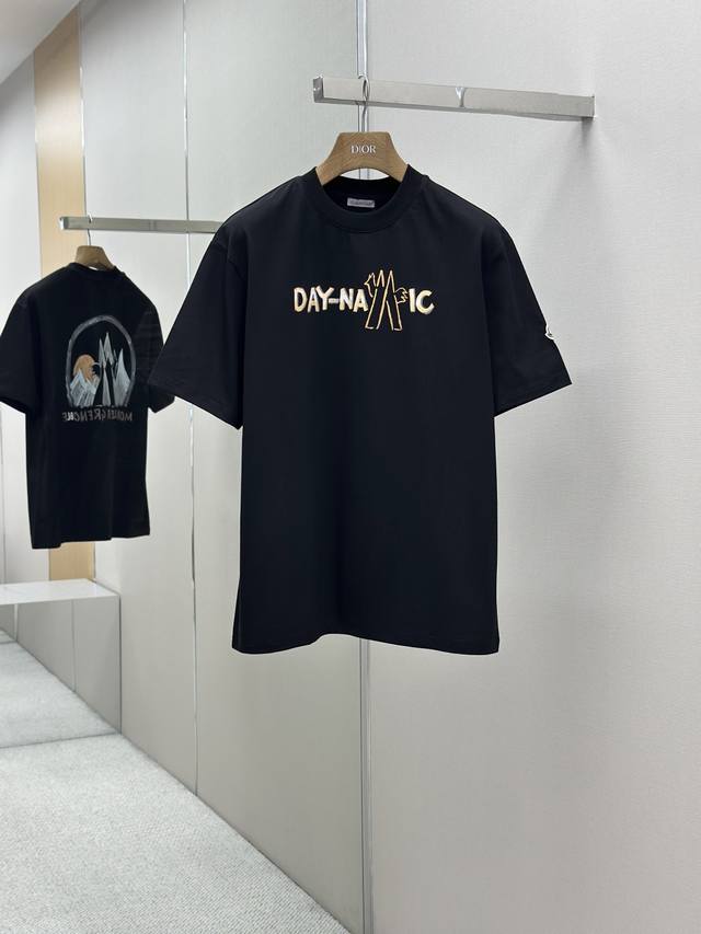 手绘 moncler 25Ss春夏新款首发专柜最新款短袖圆领T恤 高端订制 设计前卫时尚 品牌Logo重工艺设计 高端定制230克面料.手感柔软.穿着舒适.专柜