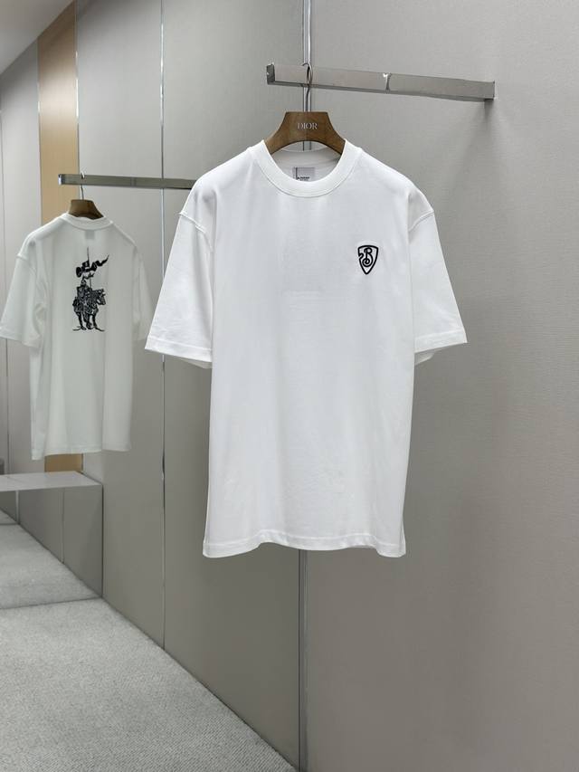 burberry 25Ss春夏新款首发专柜最新款短袖圆领T恤 高端订制 设计前卫时尚 品牌Logo重工艺设计 高端定制230克面料.手感柔软.穿着舒适.专柜级别