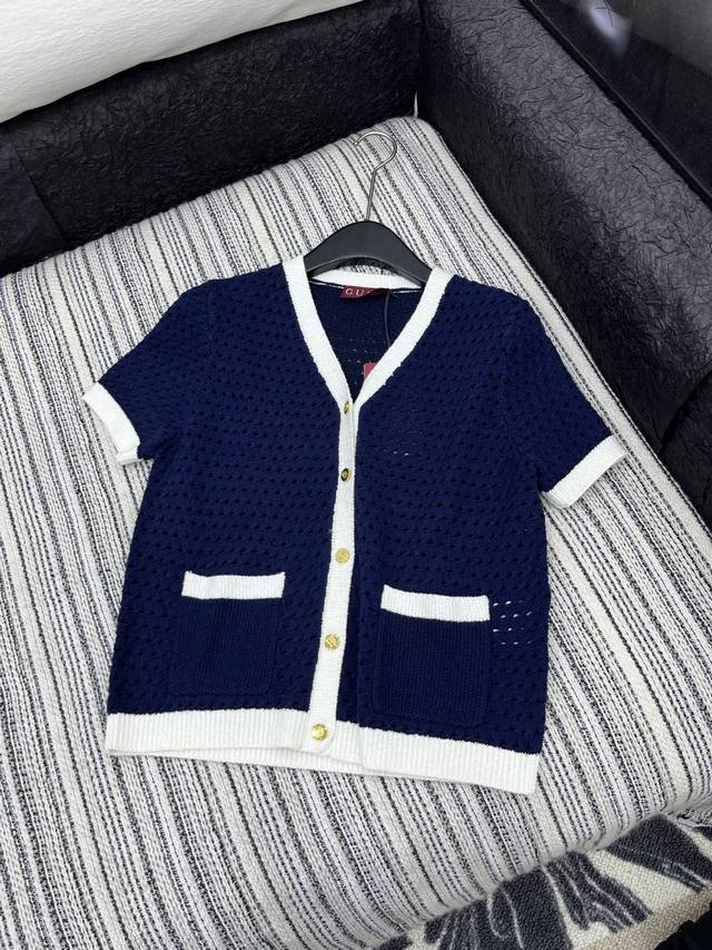 爆款现货 原单品质 Guc * 25新品短袖针织衫 颜色正 精致常规版型上身巨显瘦 定制最新提花工艺 低调奢华 时髦精必备单品解锁所有穿搭 认准我家品质 经典单