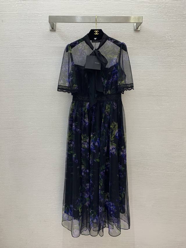 款号G25051942 杜嘉班纳Dg*新款 高端定制蕾丝花边拼接网纱透视紫色花朵印花收腰显瘦短袖连衣裙 黑色 S码 胸围86 腰围70 袖长30 裙长129
