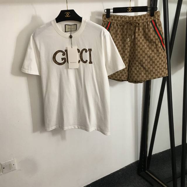 款号20253195 Gucc*新款套装 Logo刺绣短袖T恤+老花Gg提花短裤 白色 Sml M码 肩宽42 胸围100 袖长20 长62 腰围68弹力 长4