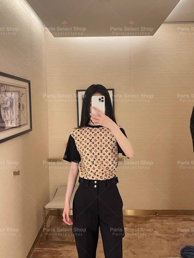 Louis Vuitt*N 25Ss春夏新款 提花拼接圆领短袖T恤丨独家Yb开发 高版出品 采用克重纯棉制成 透气舒适 质感十足 常规短袖T恤裁剪 凸显品牌格调