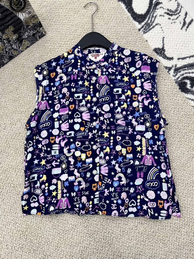 爆款现货 原单品质 Chan* 25中古系列花色坎肩无袖衬衫 设计高级又时髦 1:1订制重工面辅料 增添时尚格调 纯欲系搭配和谐 百搭王炸款 做工品质看细节 高