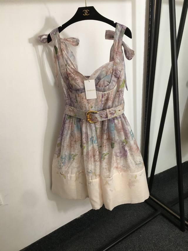 款号20253156 Zimmermann新款 风信子气质花朵印花 蝴蝶结吊带连衣裙 短裙 配腰带 杏色 S-Xl M码 胸围80 腰围70 长82