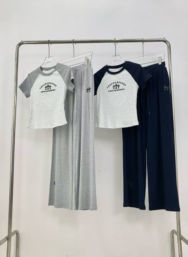 爆款现货 原单品质 克罗星 25春夏新品套装 高端定制小上衣 搭配松紧腰长裤 极简主义风法式优雅的慵懒风 休闲又时髦 立体剪裁版版型可甜可盐减龄少女风 多种穿法