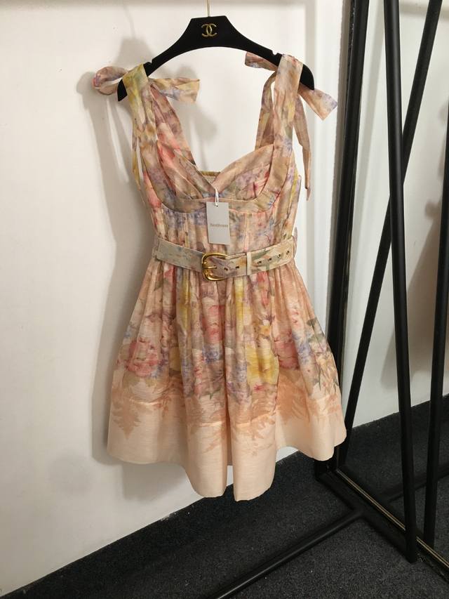款号20253152 Zimmermann新款 优雅气质田园风彩色花朵印花 蝴蝶结吊带连衣裙 短裙 配腰带 浅粉色 S-Xl M码 胸围80 腰围70 长82