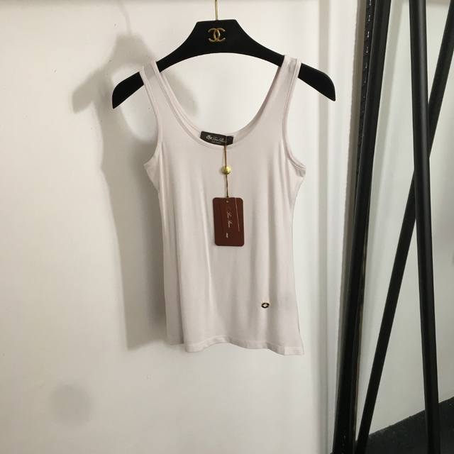 款号20253149 Loro piana Lp新款 金属圈圈装饰 修身纯棉吊带背心 白色 红色 黑色 咖色 Sml 码 胸围66 长56