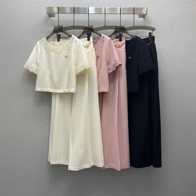 Va*25Ss 重工定位绣花性感大圆领金属扣点缀上衣阔腿裤套装 高级面料 颜色:图片3色 面料 精纺梭织面料 Smlxl