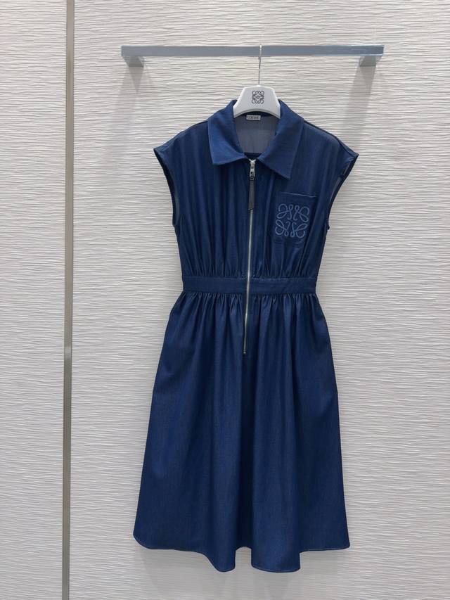 Loe W* 2025Ss新款牛仔连衣裙 定位活性酵洗 养眼设计 少女机能风 可甜可盐 上身帅气又拉风 复古洗水牛仔重新诠释了时髦精单品 设计版型百搭不挑人 做