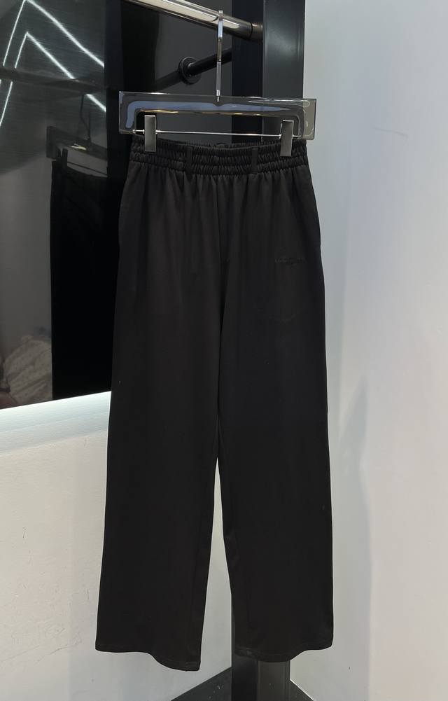 alexander Wan*2025新品上架 经典纯色直筒裤 定制全棉材质 肌理明显 透气好穿 阔腿直筒长裤剪裁 搭配白色褶皱抽绳腰封 穿脱方便不限身材 配合字