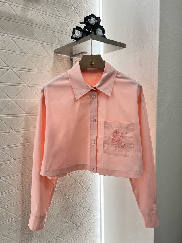 louis Vuitto*2025新品上架 绣花衬衫短裤套装 定制Yb斜纹全棉材质 质感舒适 吸湿透气 短款长袖衬衫裁剪 打造度假松弛感 通体纯白与裸粉两色 简